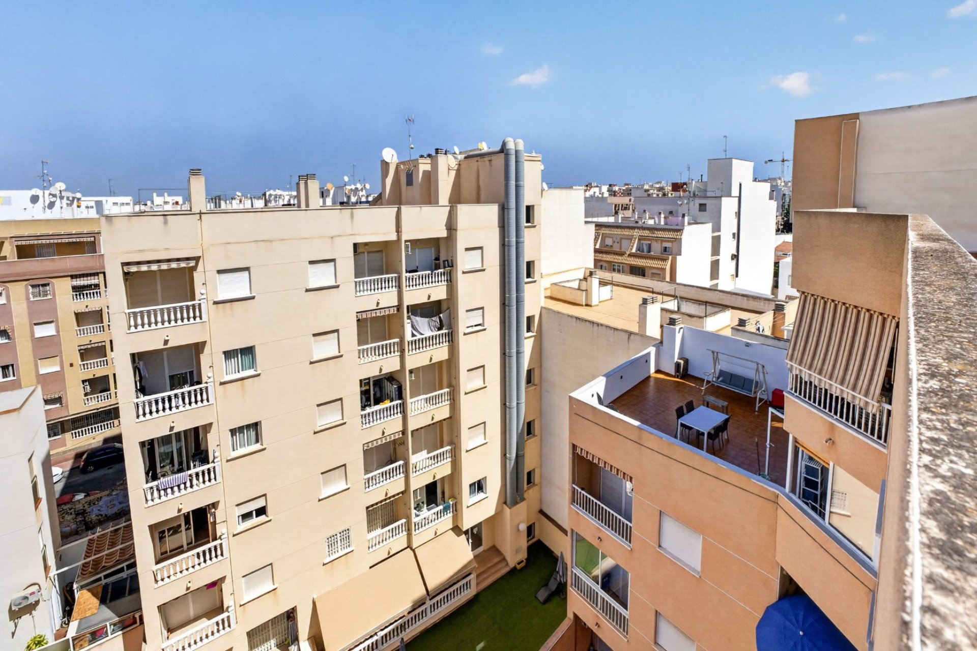 Resale - Apartment / Flat * - Torrevieja * - Centro