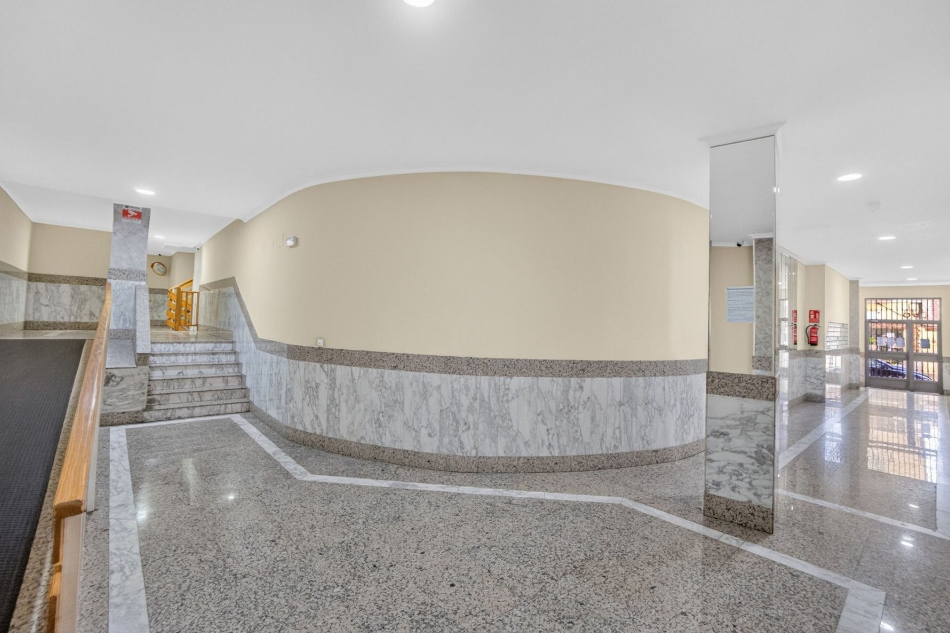 Resale - Apartment / Flat * - Torrevieja * - Centro