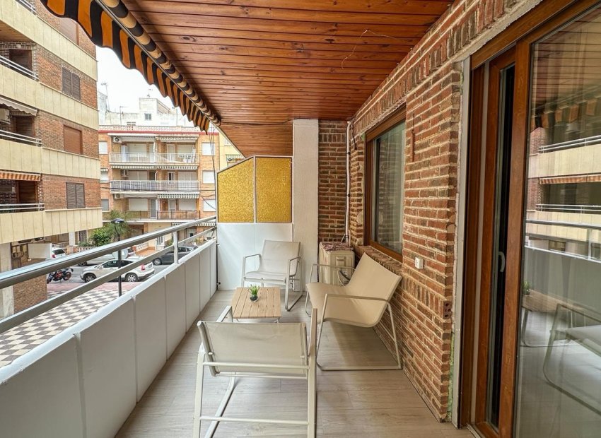 Resale - Apartment / Flat * - Torrevieja * - El Acequión - Los Náufragos