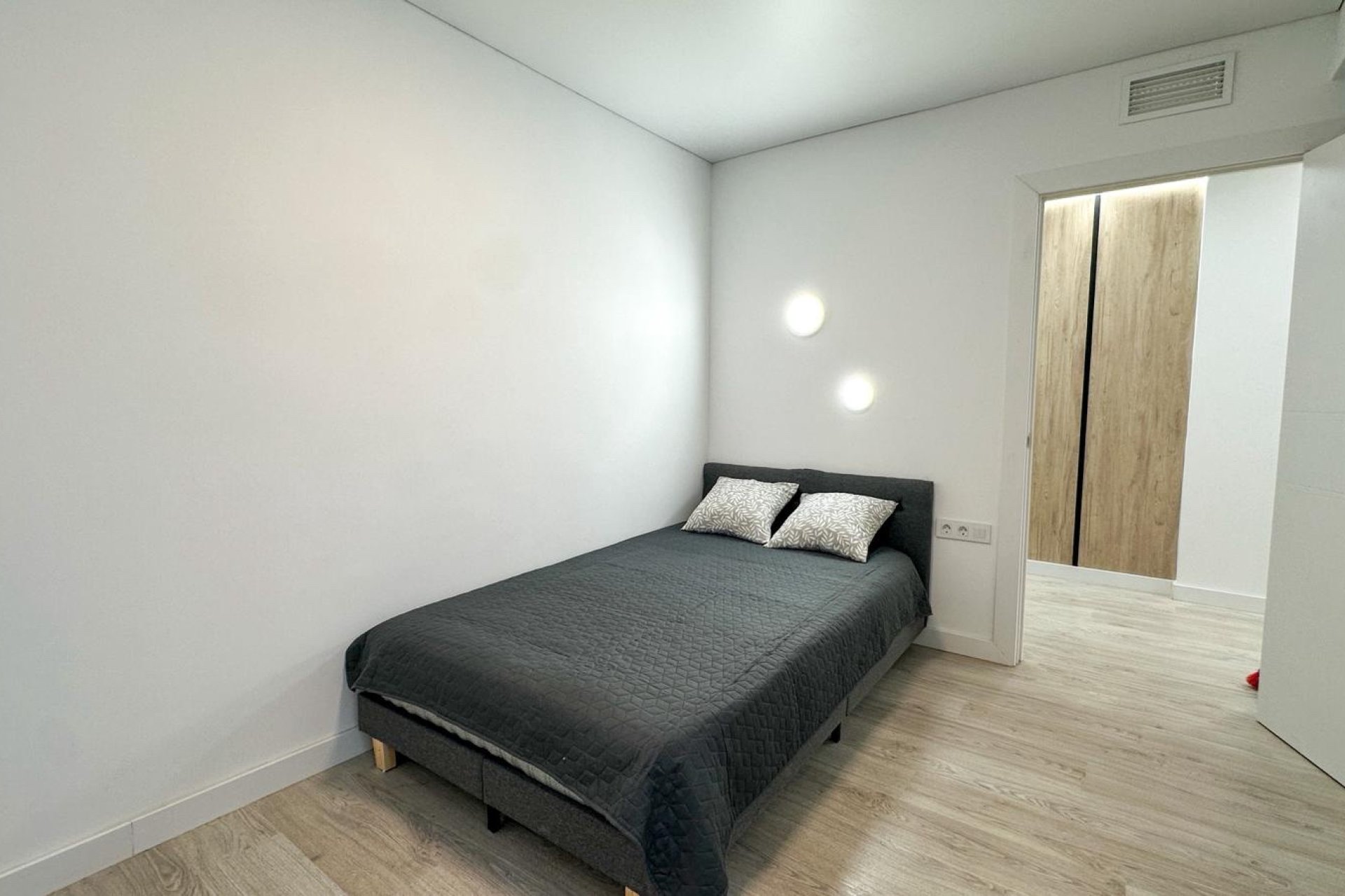 Resale - Apartment / Flat * - Torrevieja * - El Acequión - Los Náufragos