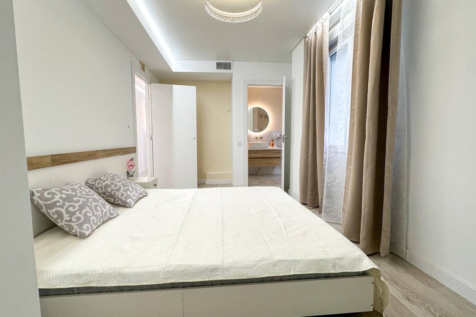 Resale - Apartment / Flat * - Torrevieja * - El Acequión - Los Náufragos