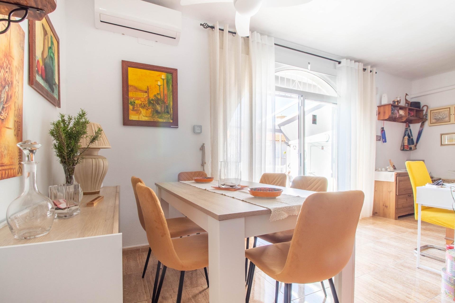 Resale - Apartment / Flat * - Torrevieja - El chaparral *