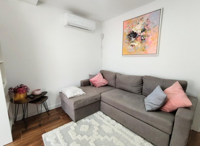 Resale - Apartment / Flat * - Torrevieja * - El chaparral *