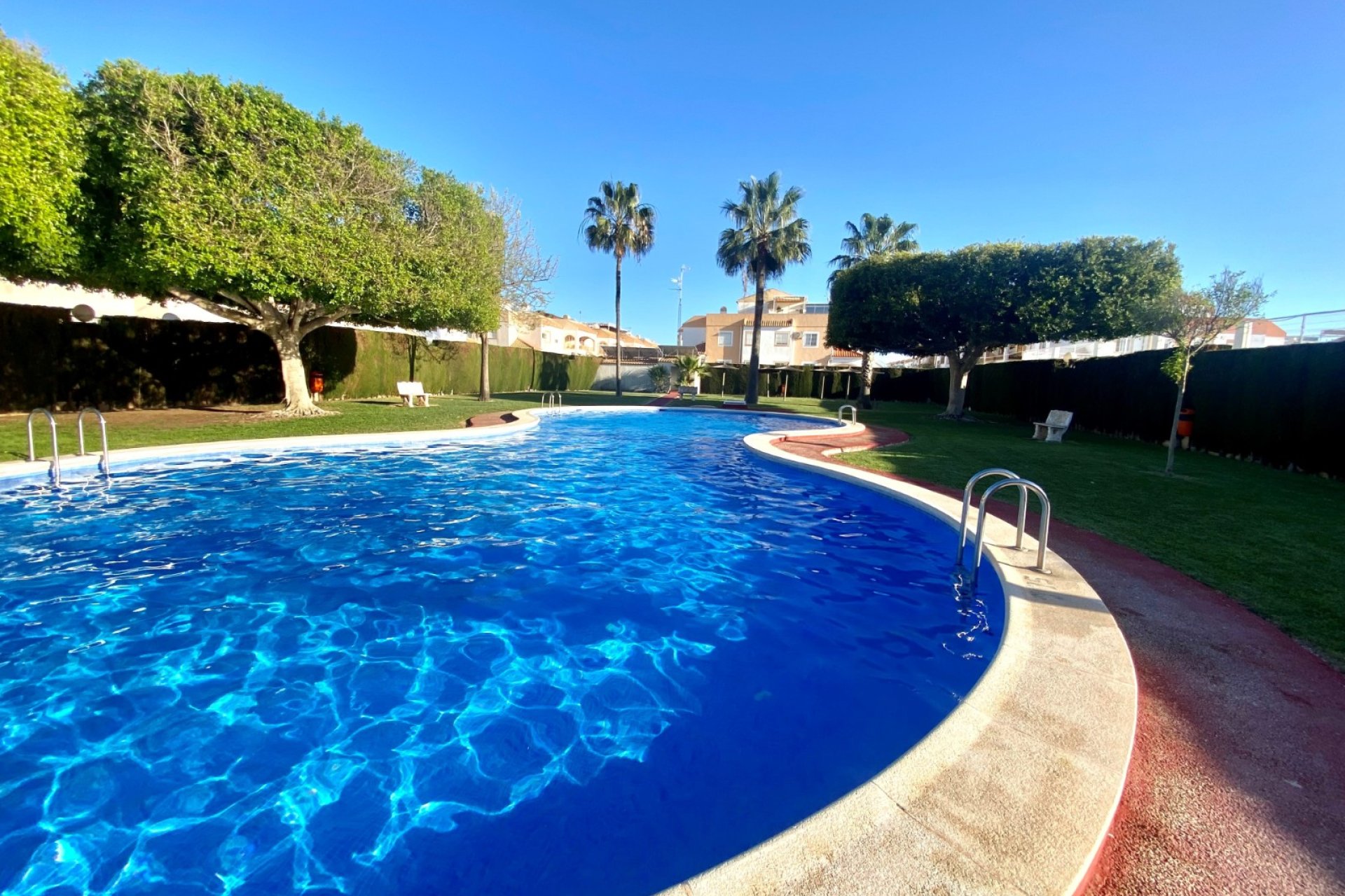 Resale - Apartment / Flat * - Torrevieja - El Limonar *