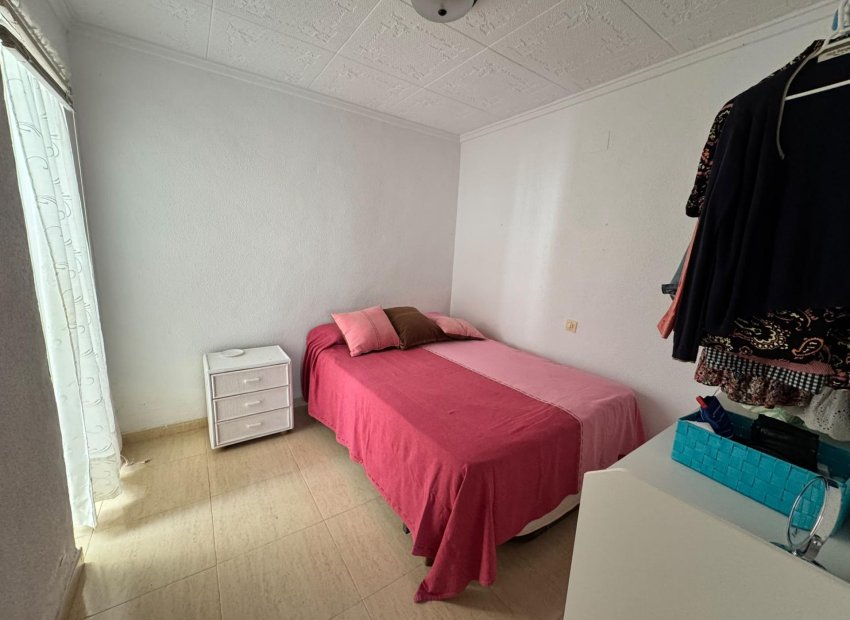 Resale - Apartment / Flat * - Torrevieja * - El Limonar *