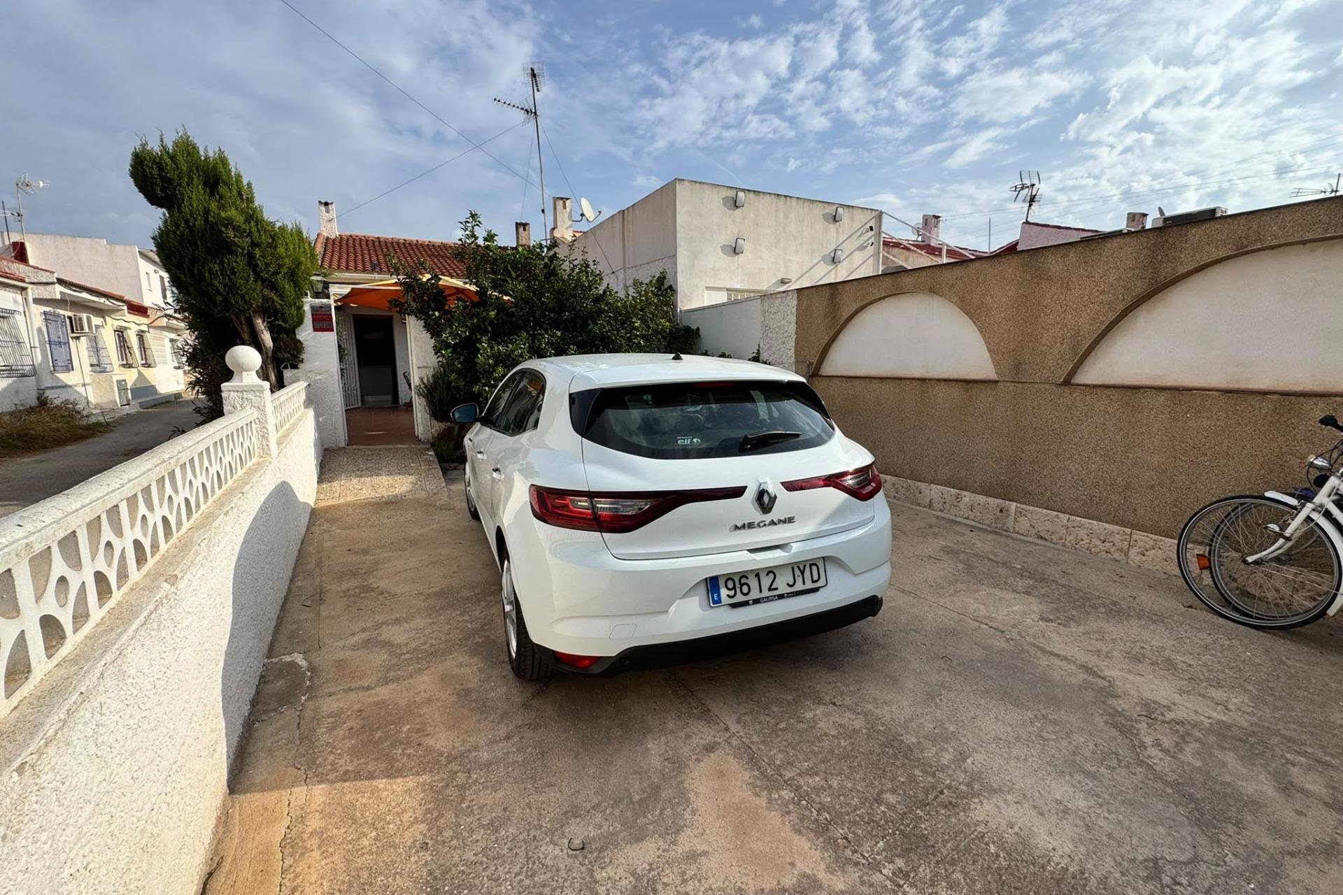 Resale - Apartment / Flat * - Torrevieja * - El Limonar *