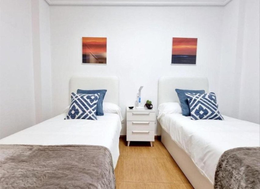 Resale - Apartment / flat - Torrevieja - Estacion de autobuses