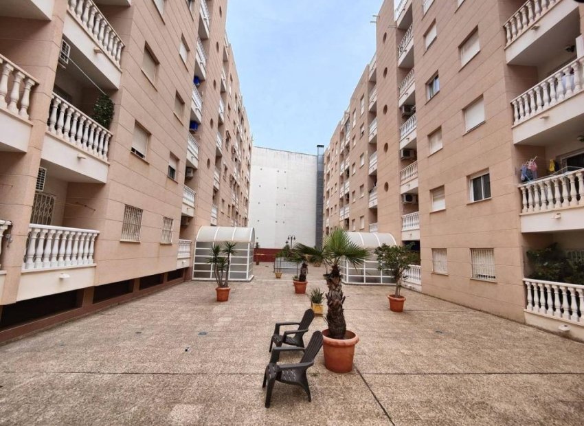 Resale - Apartment / flat - Torrevieja - Estacion de autobuses