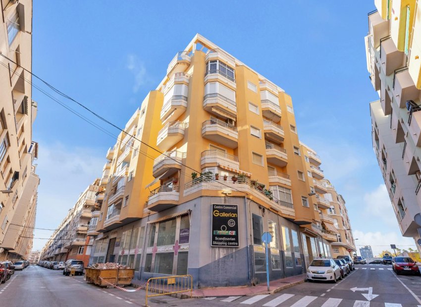 Resale - Apartment / Flat * - Torrevieja * - Habaneras *