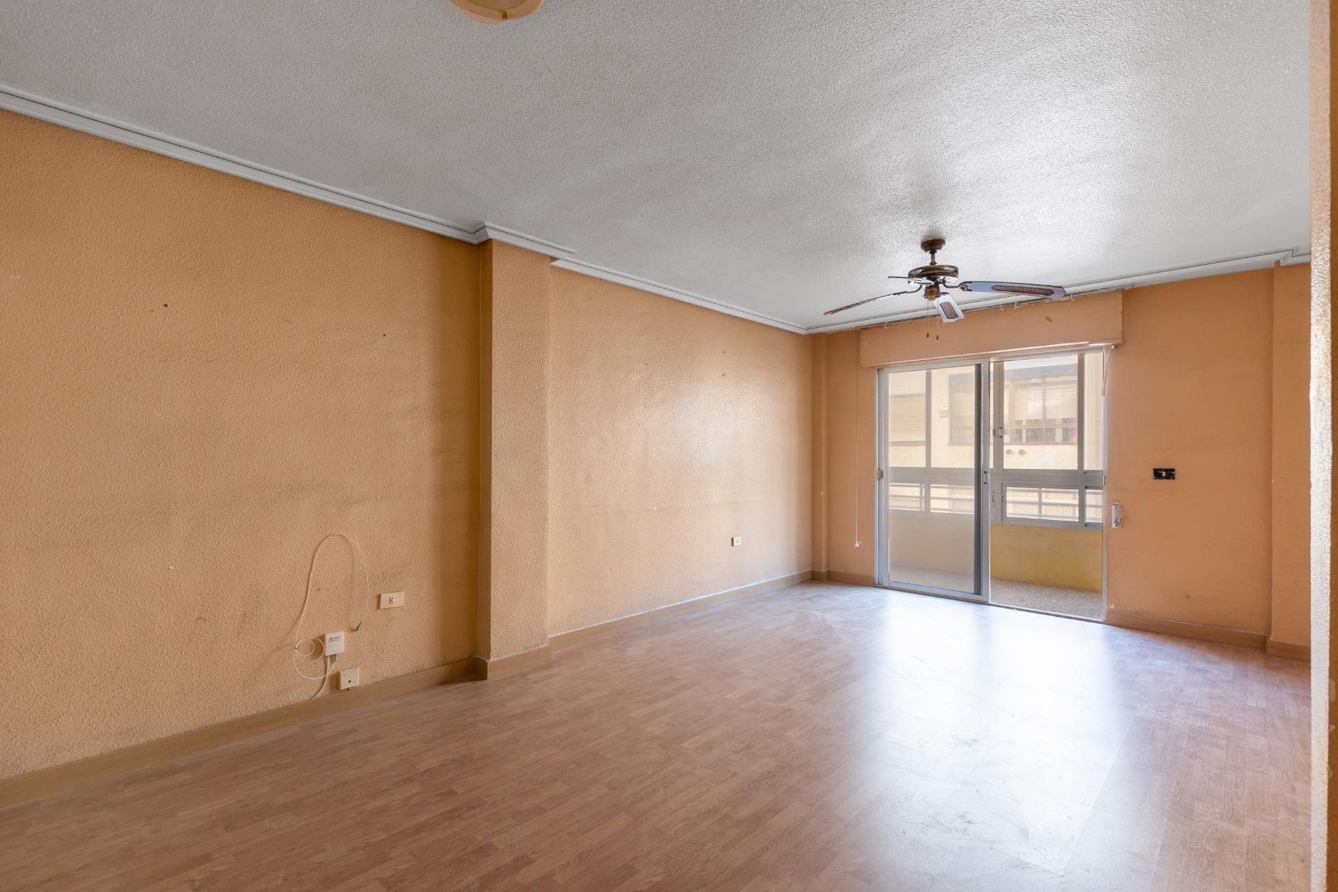 Resale - Apartment / Flat * - Torrevieja * - Habaneras *