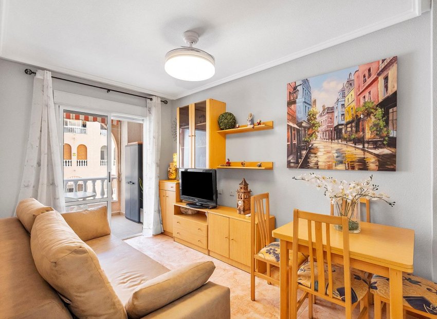 Resale - Apartment / Flat * - Torrevieja * - Habaneras *