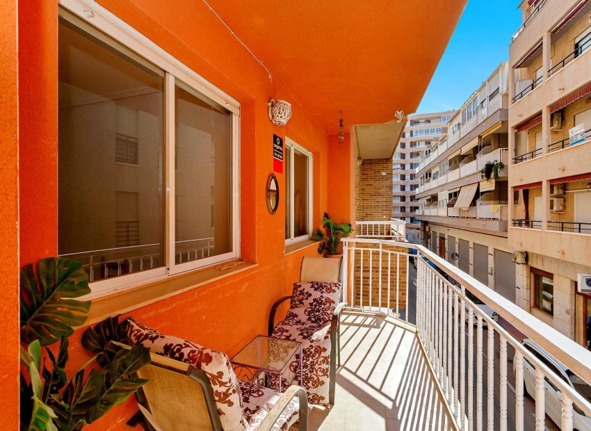 Resale - Apartment / flat - Torrevieja - La Mata pueblo