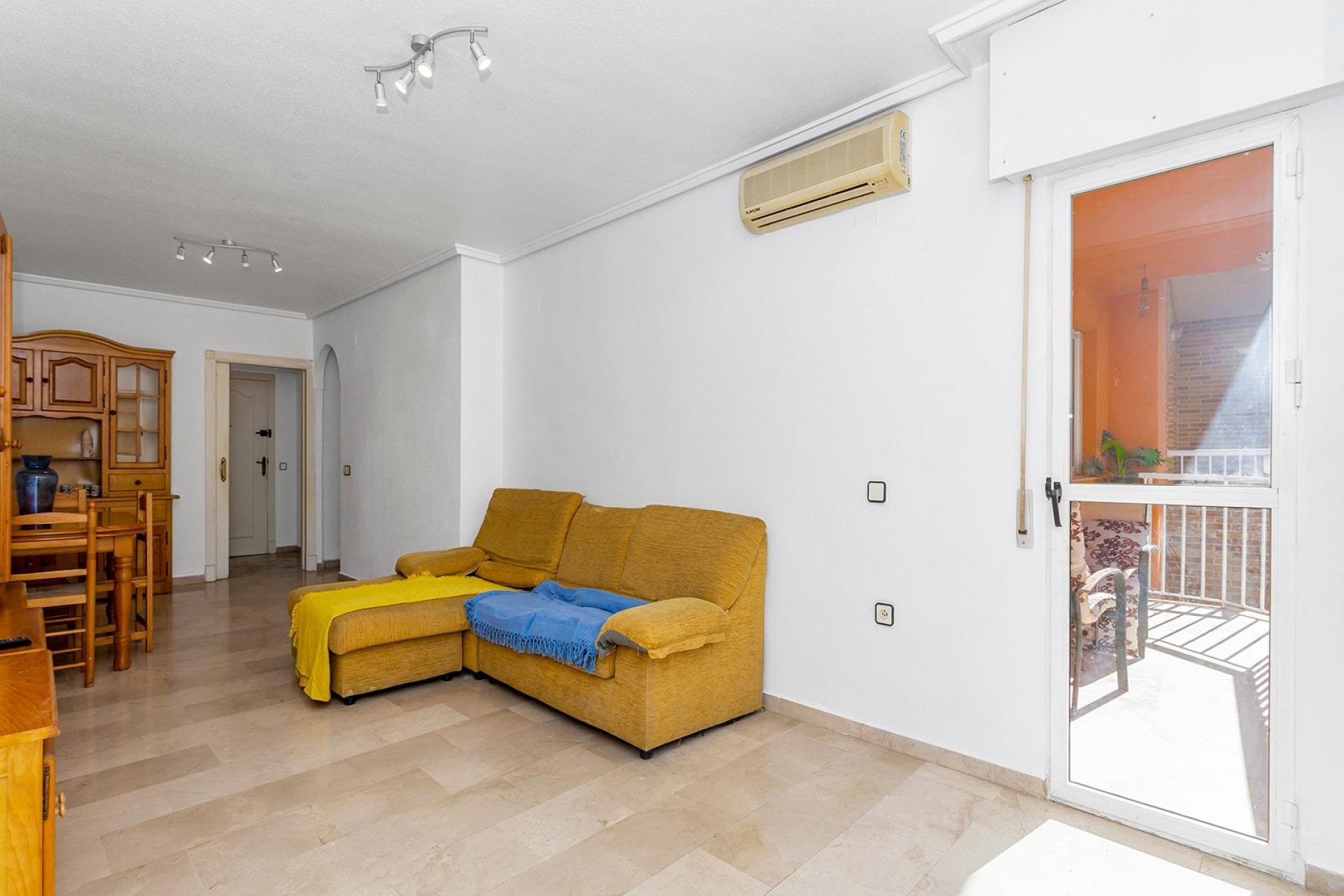 Resale - Apartment / flat - Torrevieja - La Mata pueblo