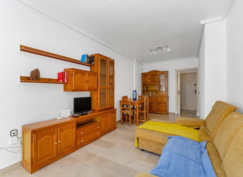 Resale - Apartment / flat - Torrevieja - La Mata pueblo