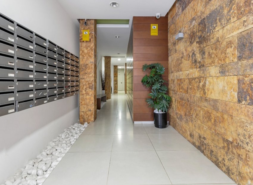 Resale - Apartment / Flat * - Torrevieja - La Mata pueblo