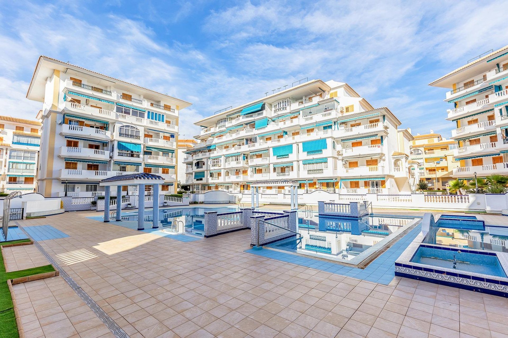 Resale - Apartment / flat - Torrevieja - La Mata