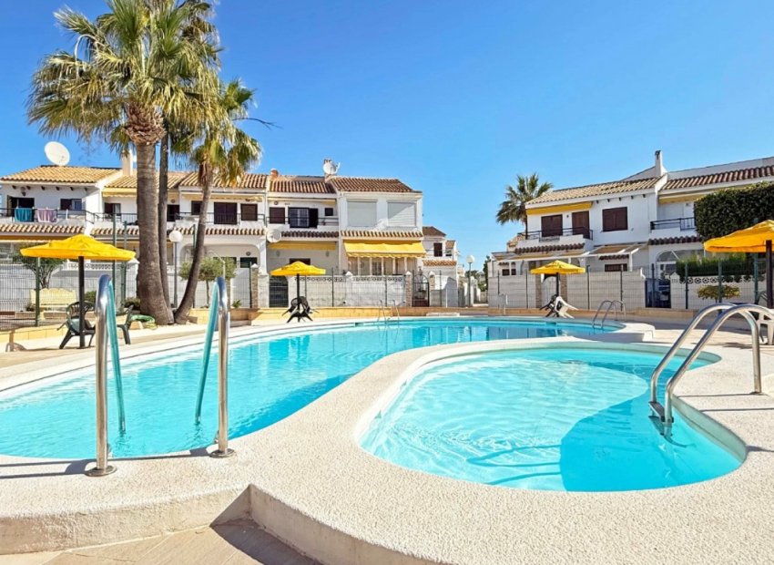 Resale - Apartment / Flat * - Torrevieja - La Mata *