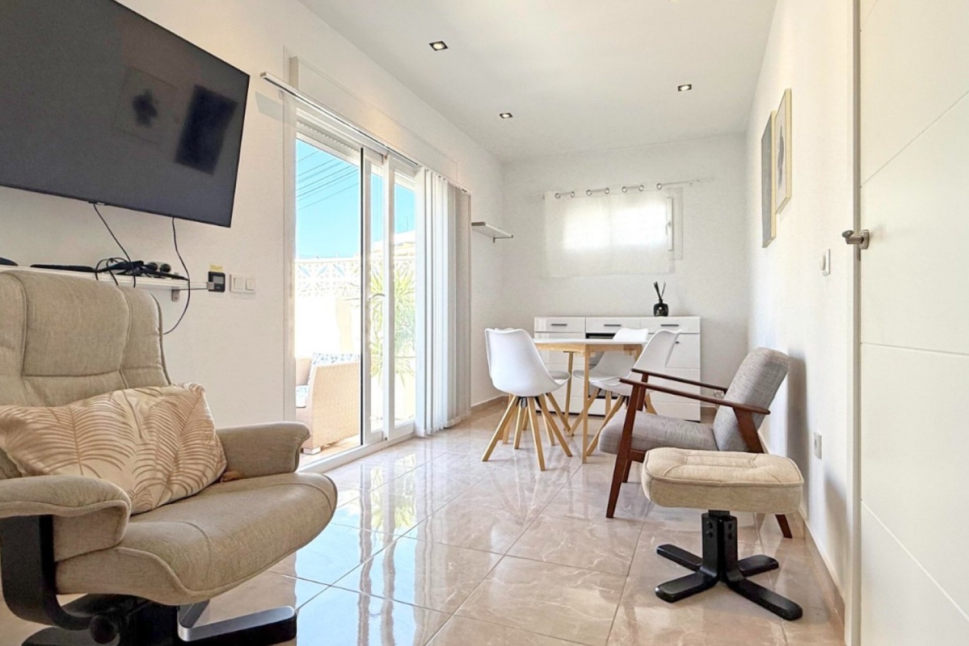 Resale - Apartment / Flat * - Torrevieja - La Mata *
