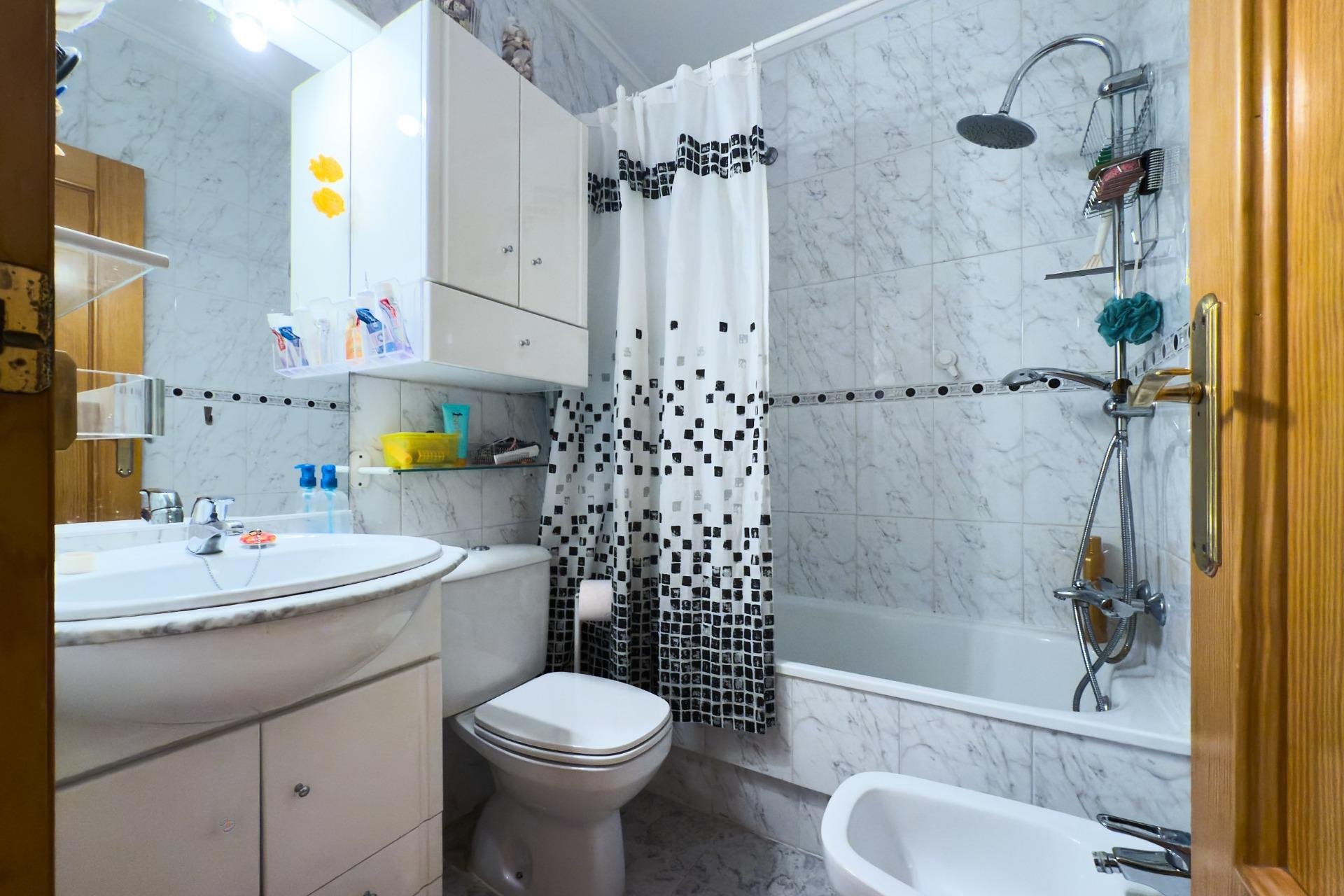 Resale - Apartment / Flat * - Torrevieja * - La Mata *