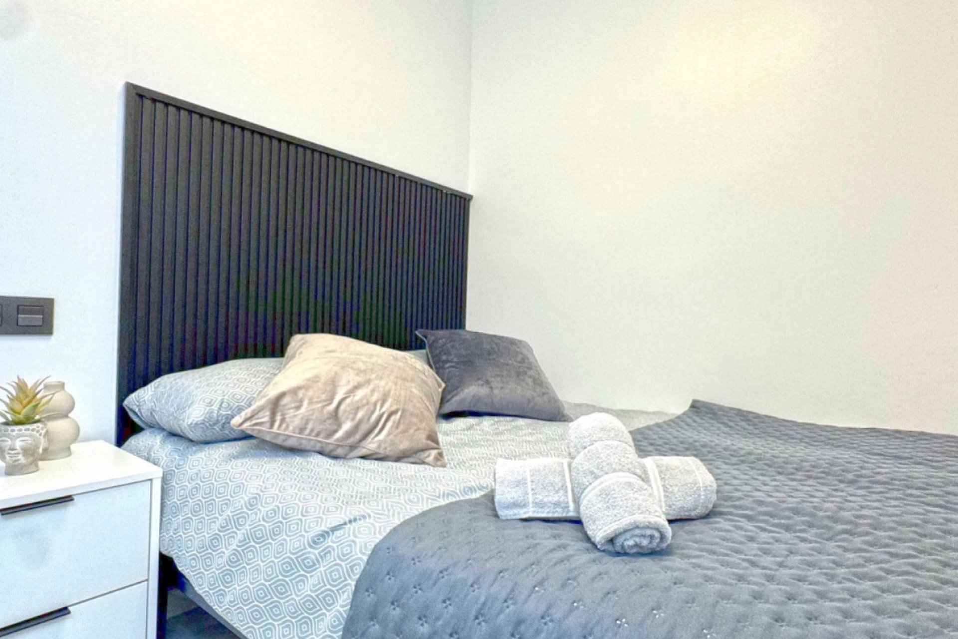 Resale - Apartment / Flat * - Torrevieja - La Mata *