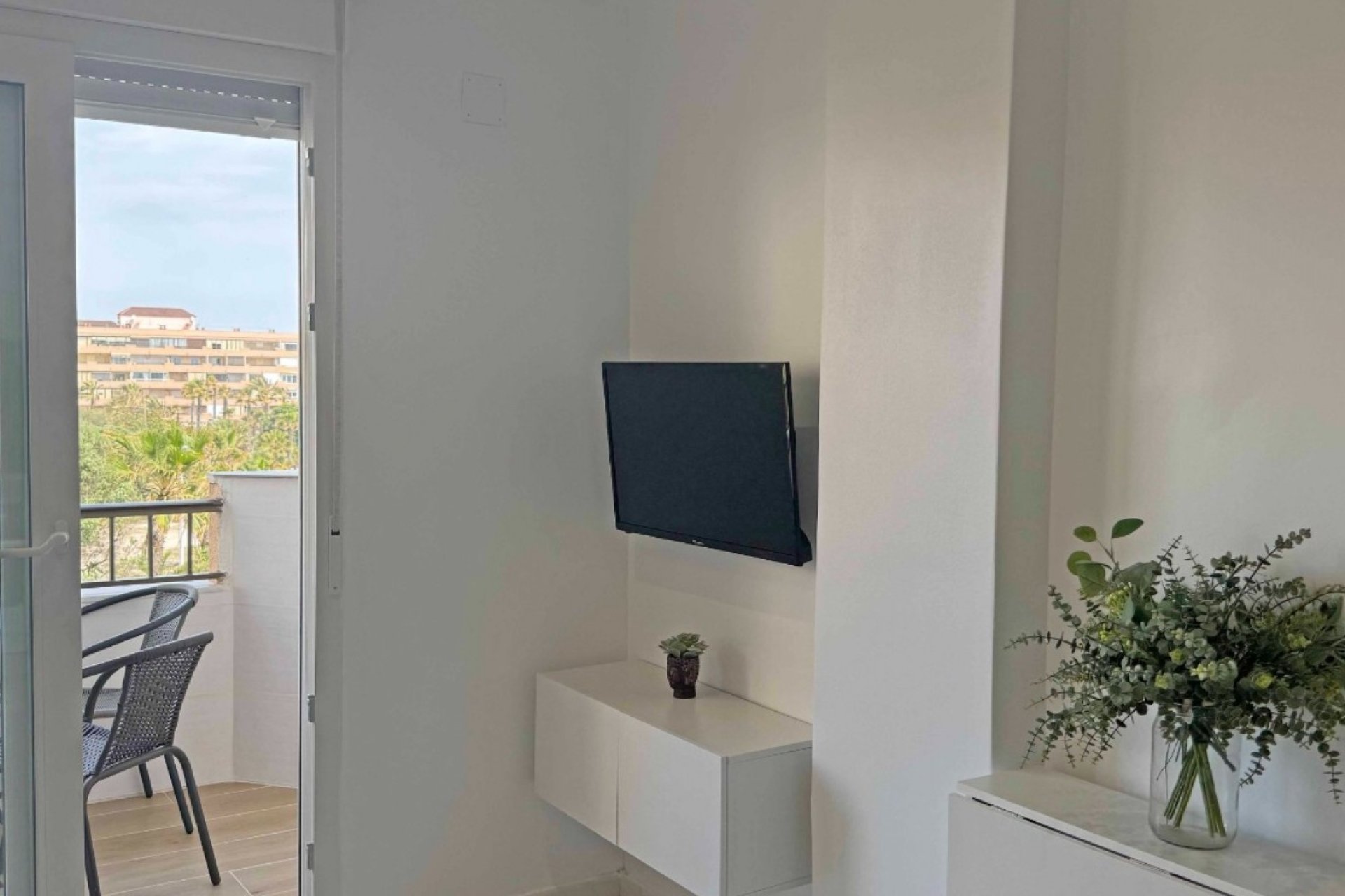 Resale - Apartment / Flat * - Torrevieja - La Mata *