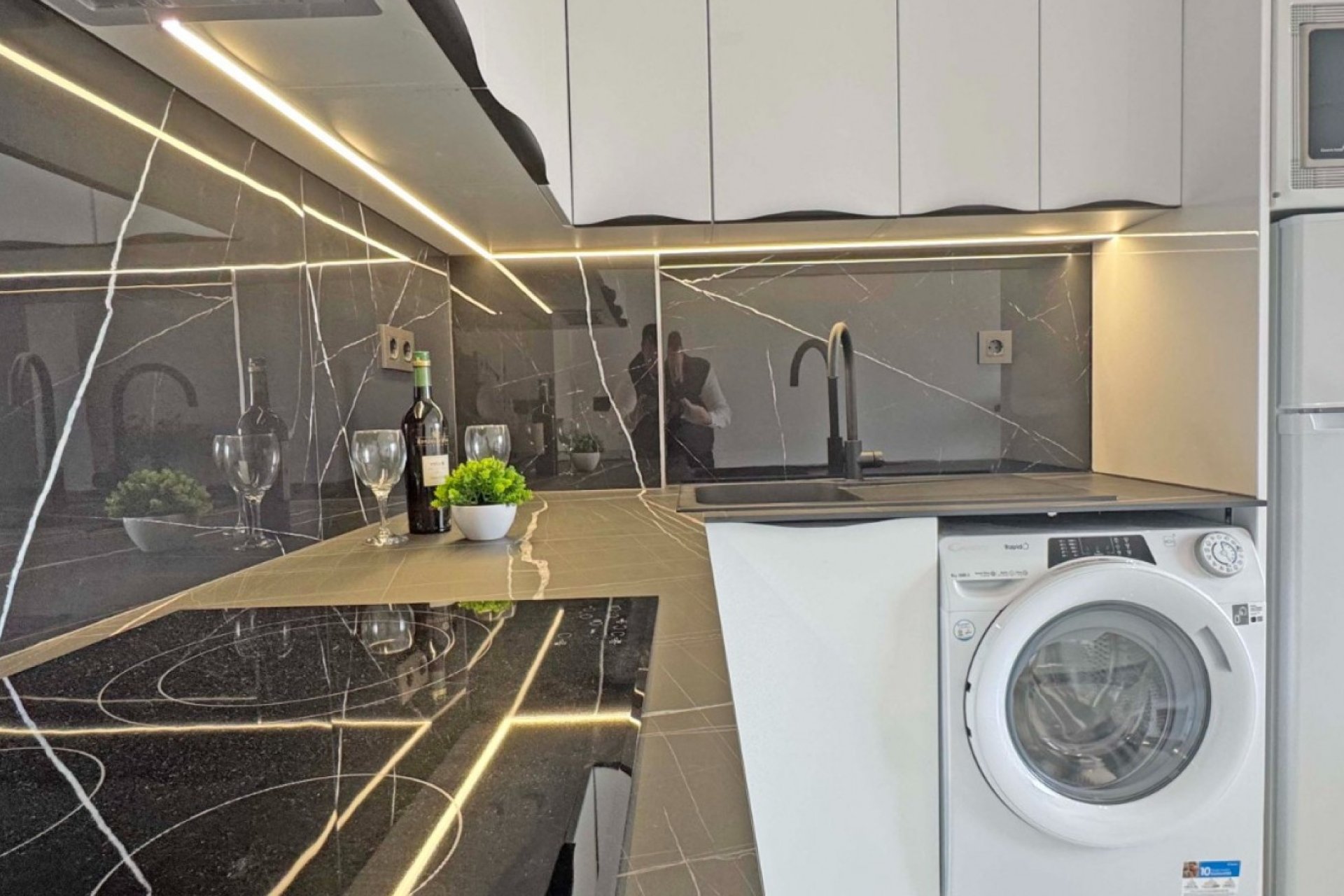 Resale - Apartment / Flat * - Torrevieja - La Mata *