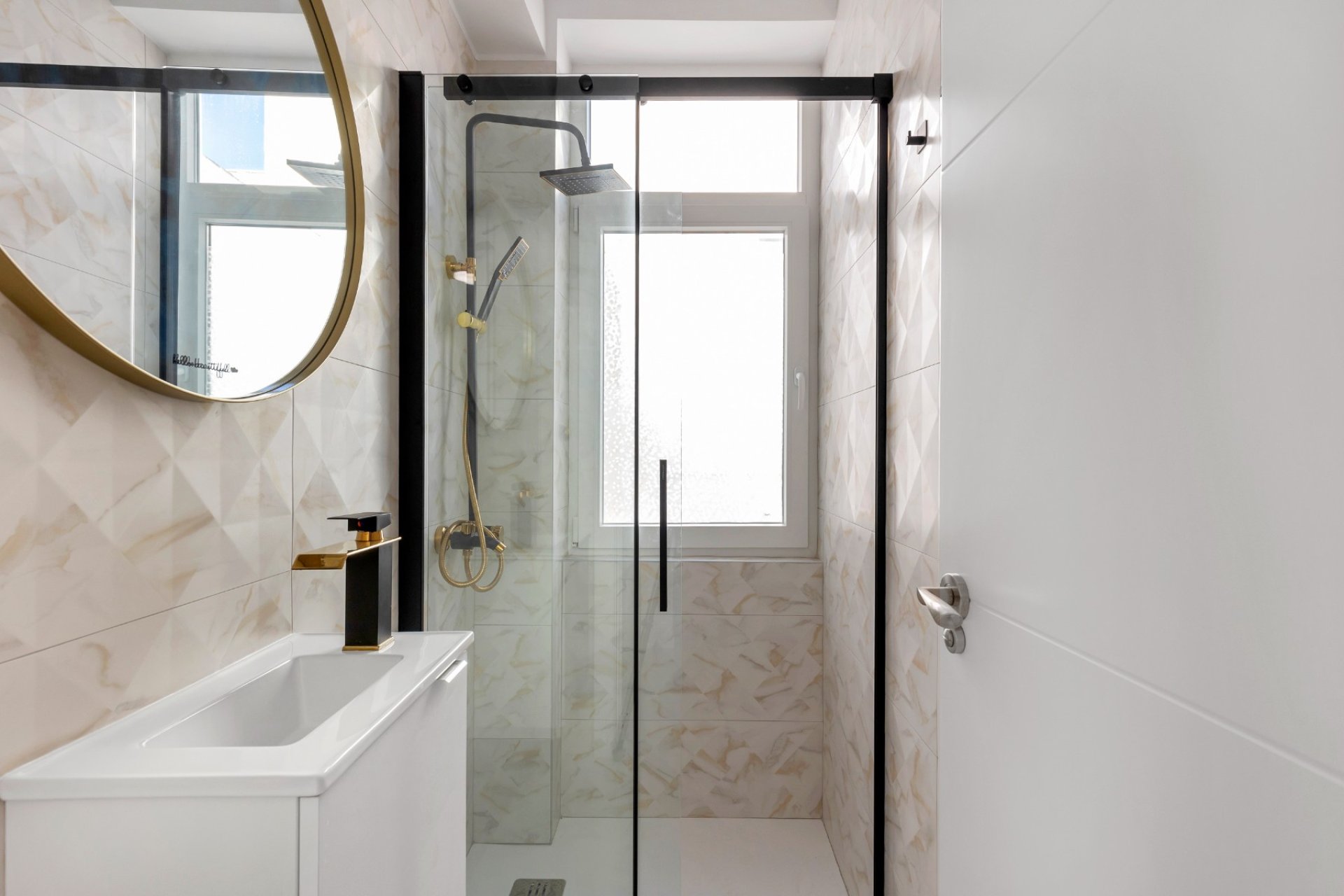 Resale - Apartment / Flat * - Torrevieja - La Mata *