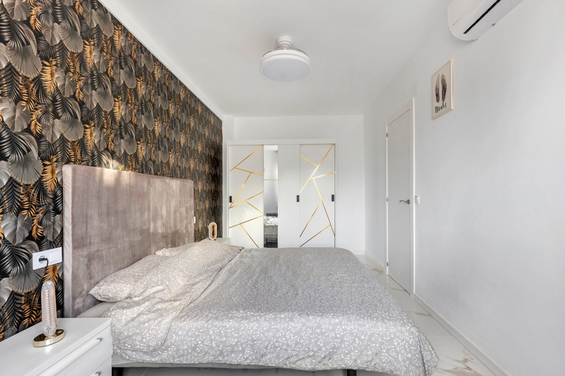 Resale - Apartment / Flat * - Torrevieja - La Mata *