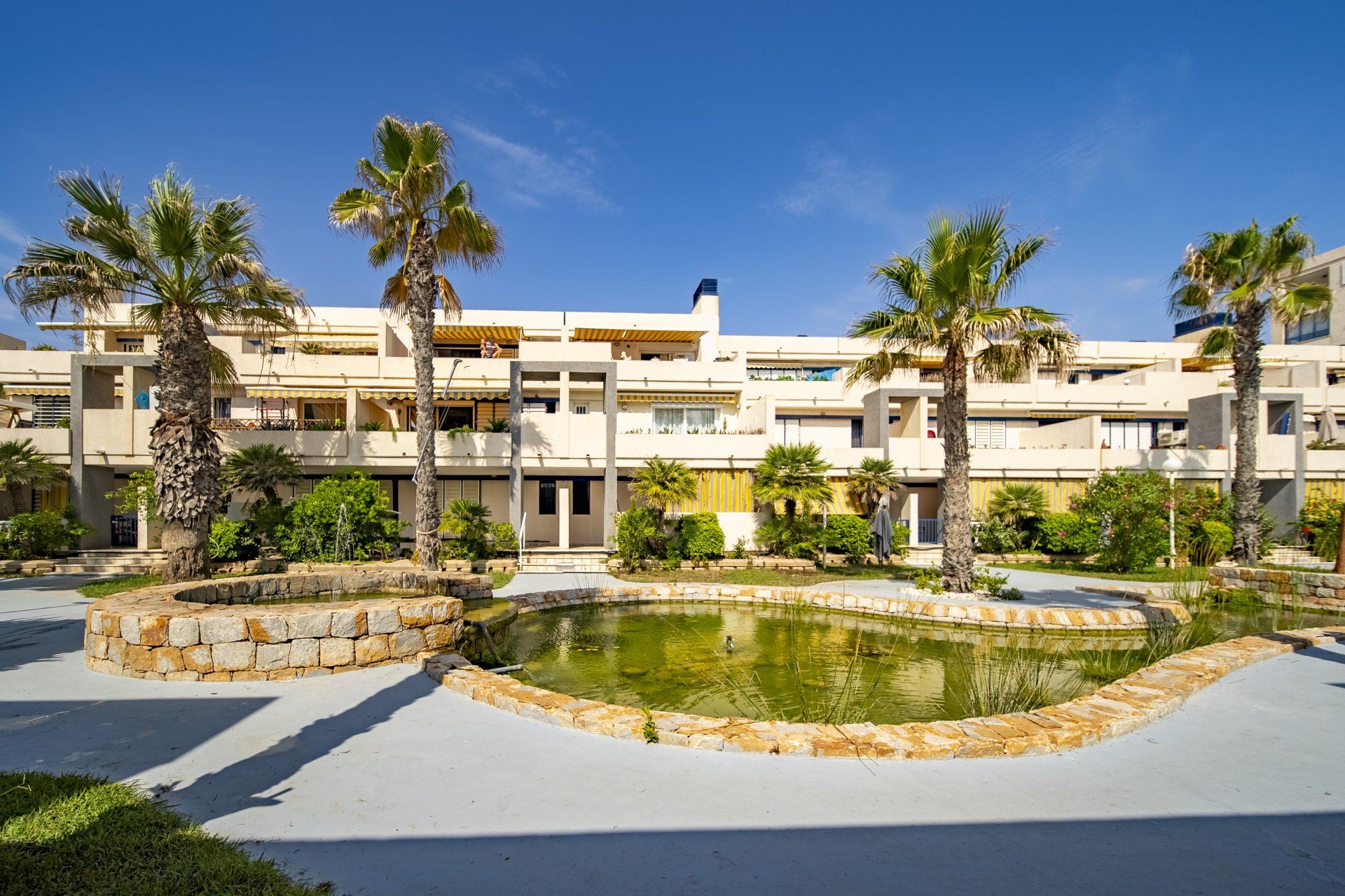 Resale - Apartment / Flat * - Torrevieja - La Mata *