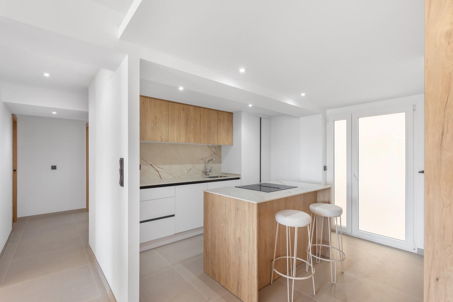 Resale - Apartment / Flat * - Torrevieja * - La Mata *