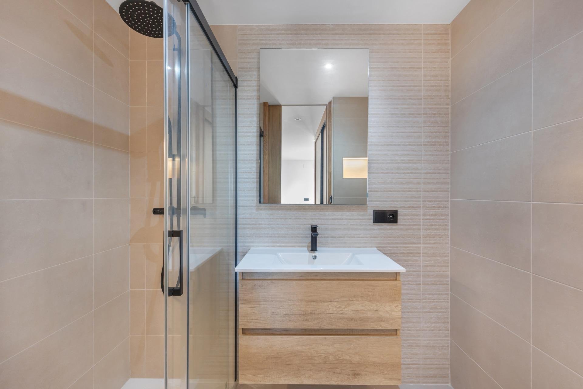 Resale - Apartment / Flat * - Torrevieja * - La Mata *