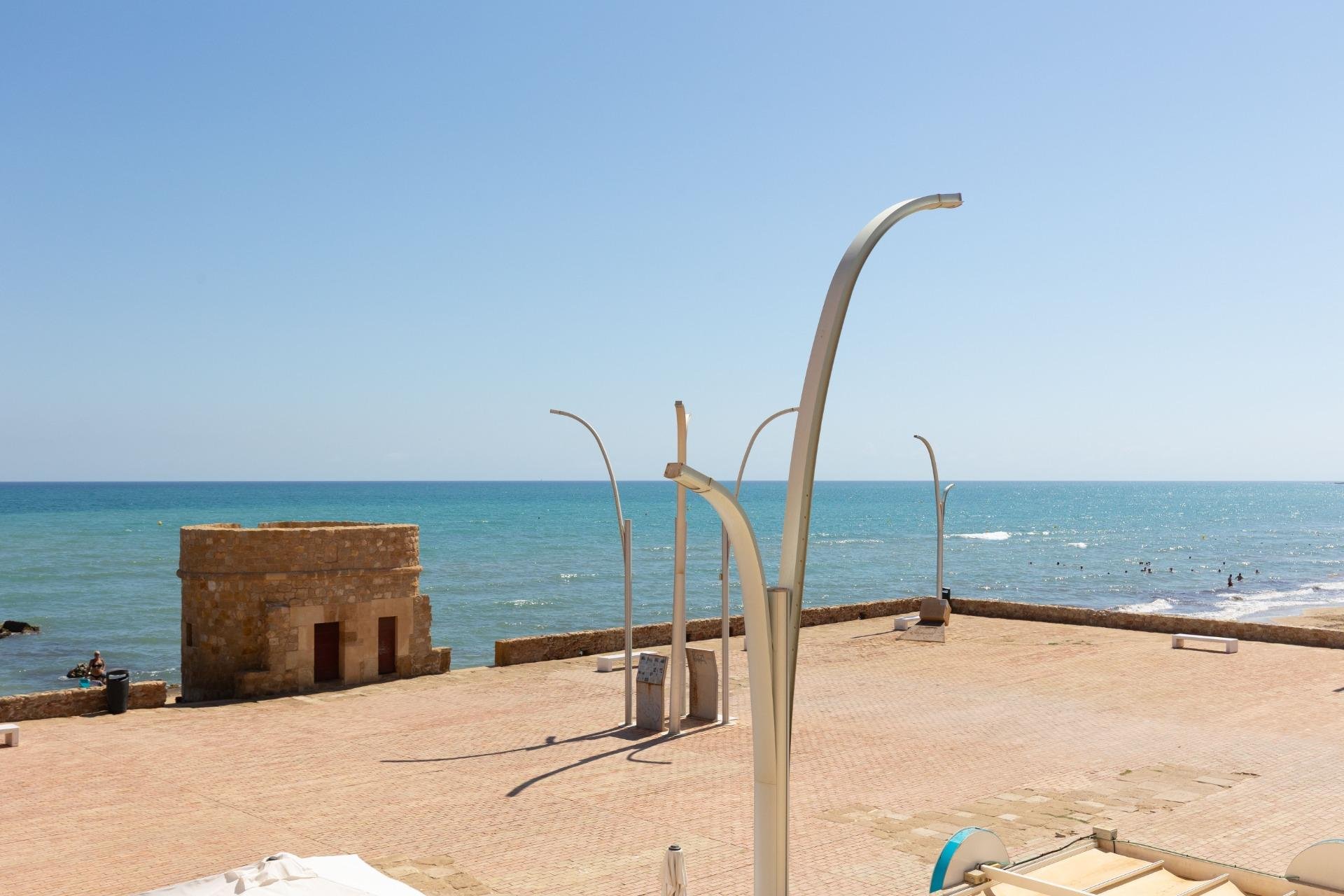 Resale - Apartment / Flat * - Torrevieja * - La Mata *