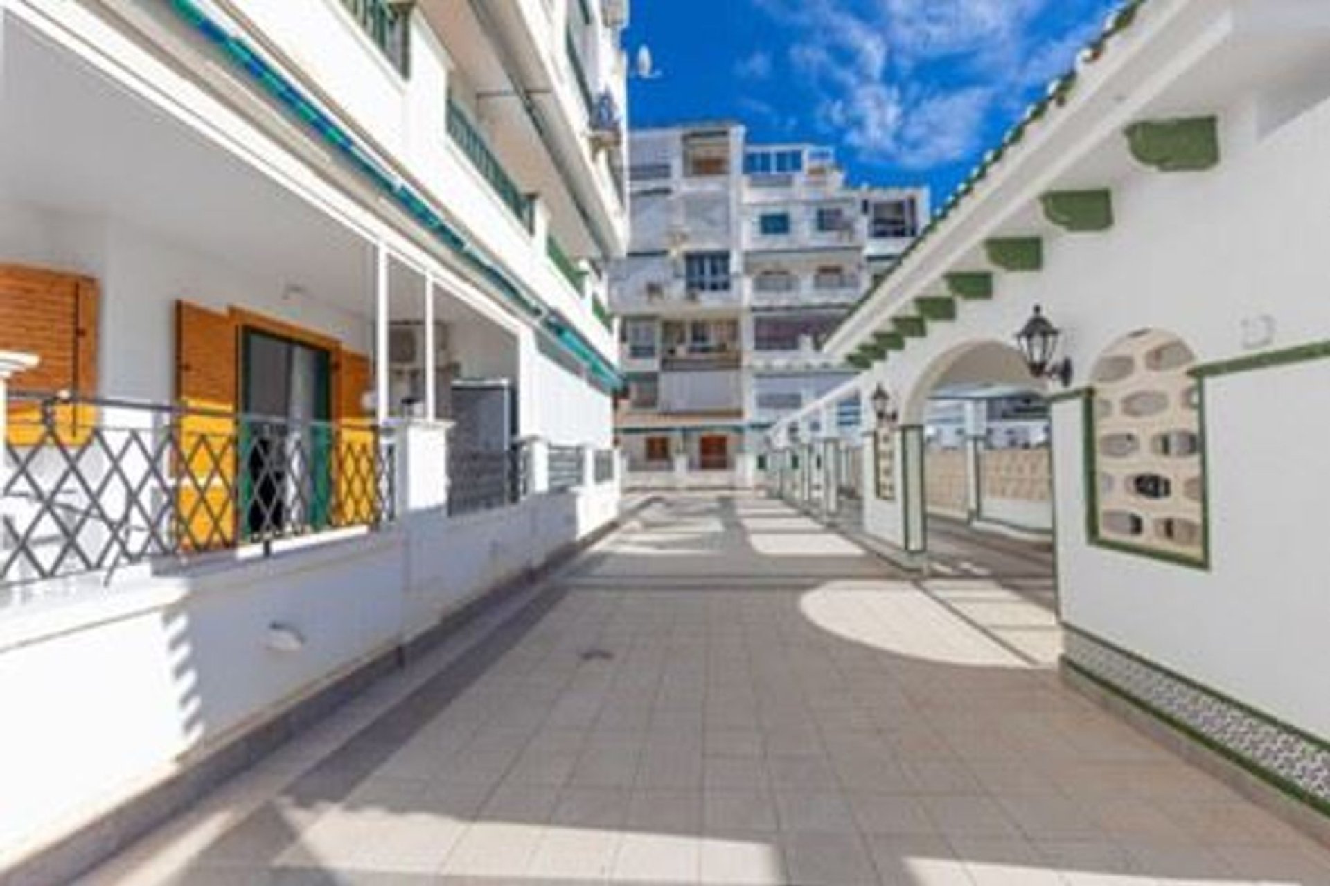 Resale - Apartment / Flat * - Torrevieja - La Mata *
