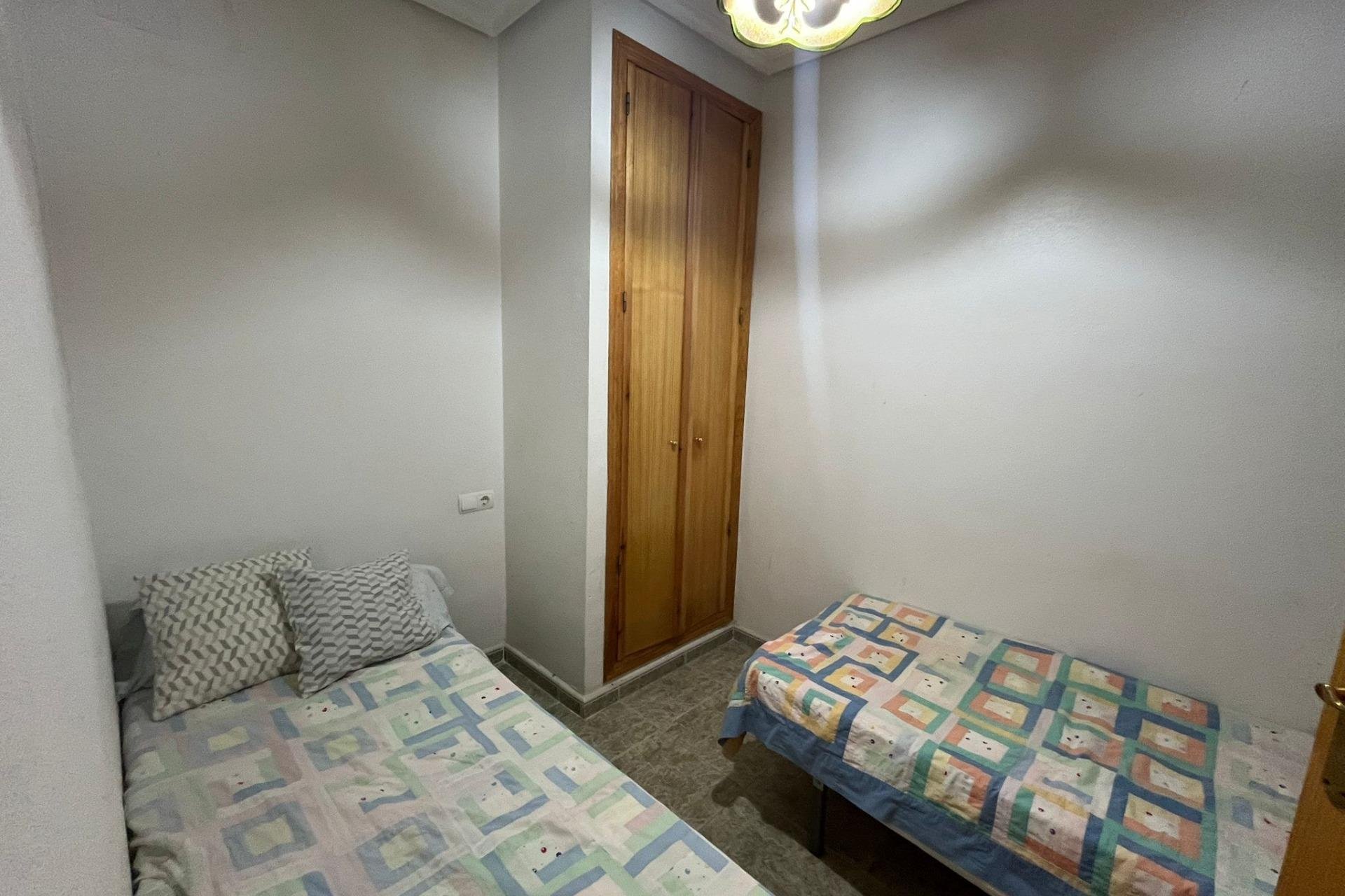 Resale - Apartment / Flat * - Torrevieja - La Mata *