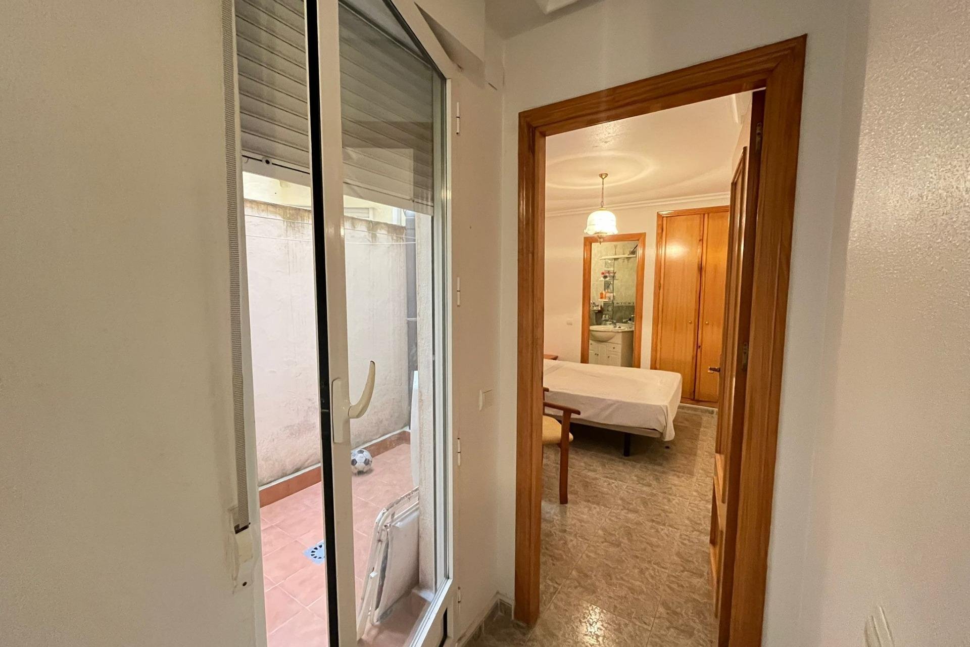 Resale - Apartment / Flat * - Torrevieja - La Mata *