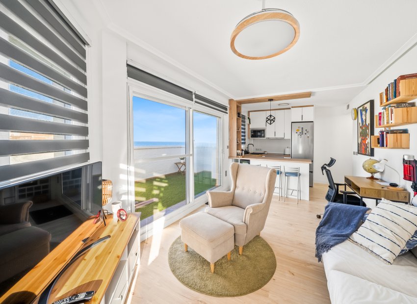 Resale - Apartment / Flat * - Torrevieja - La Mata *