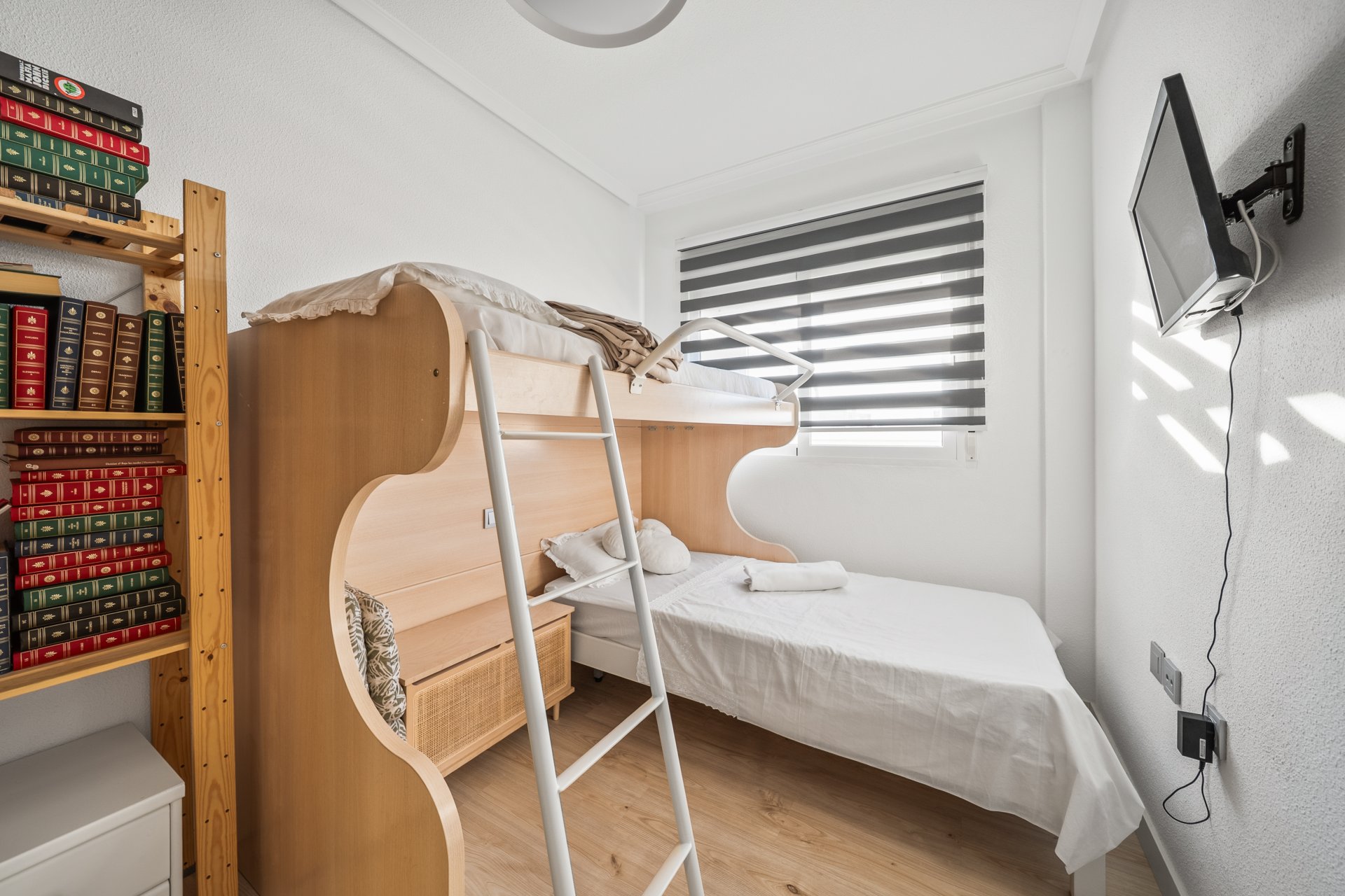 Resale - Apartment / Flat * - Torrevieja - La Mata *