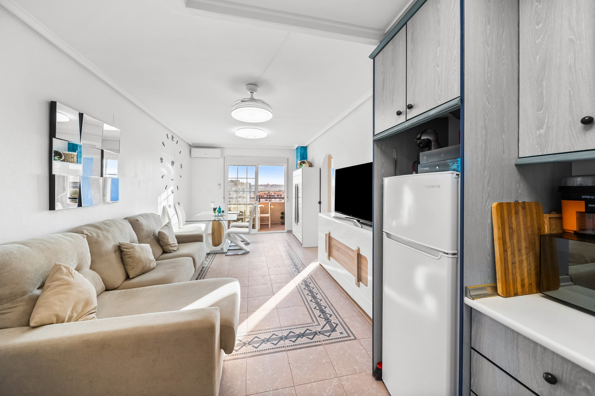 Resale - Apartment / Flat * - Torrevieja - La Mata *