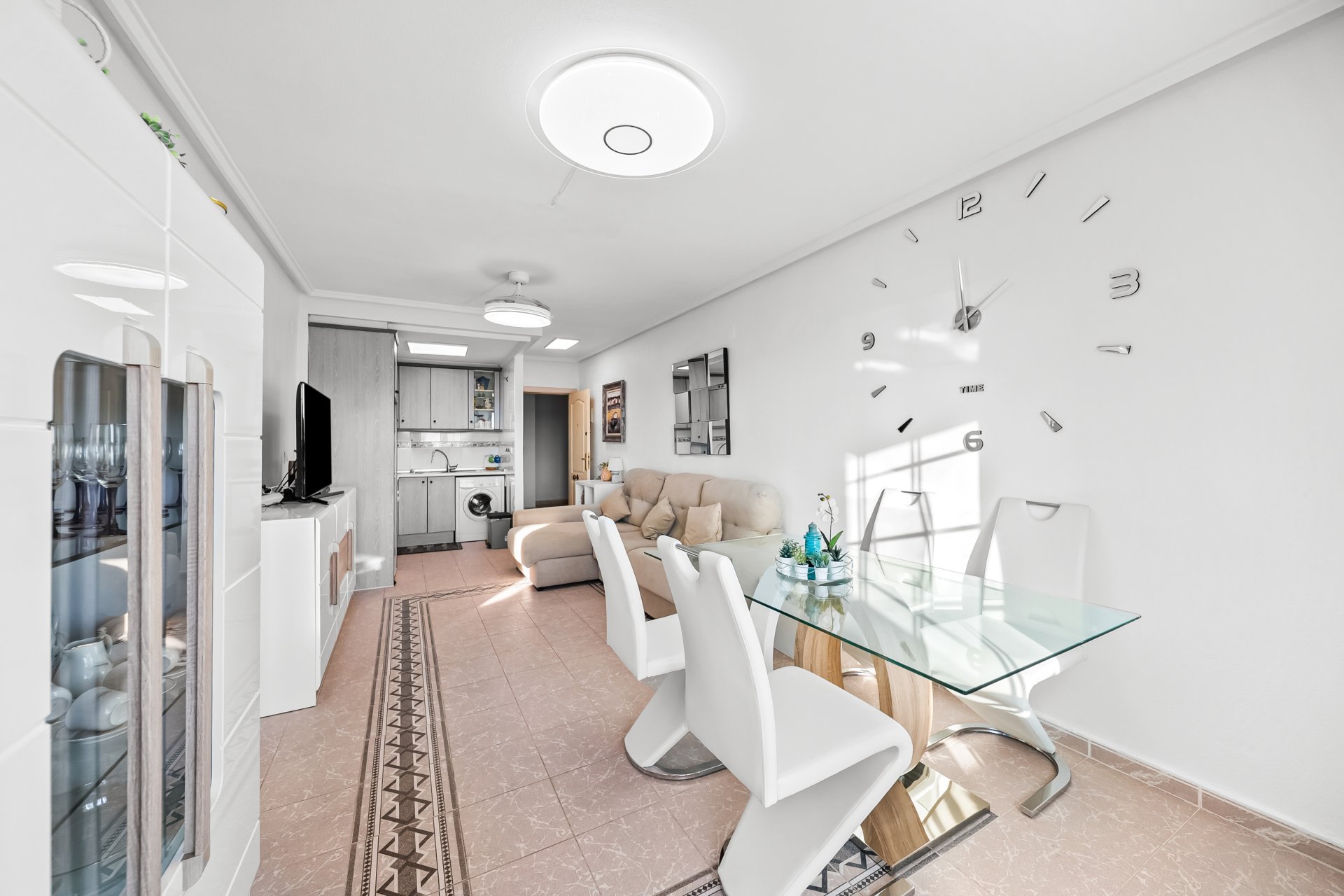 Resale - Apartment / Flat * - Torrevieja - La Mata *