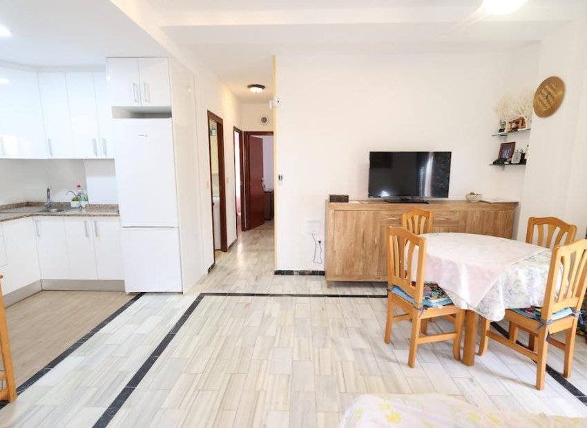 Resale - Apartment / Flat * - Torrevieja - La Mata *