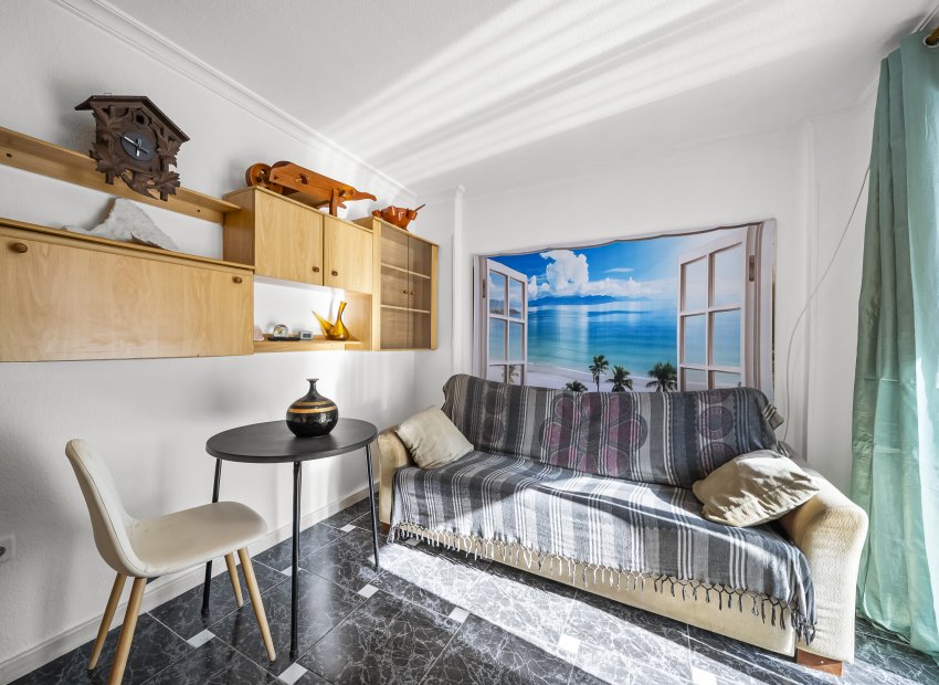 Resale - Apartment / Flat * - Torrevieja - La Mata *