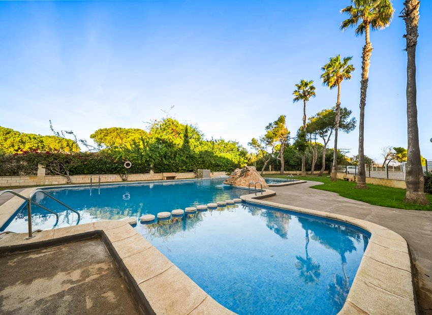 Resale - Apartment / Flat * - Torrevieja - La Mata *