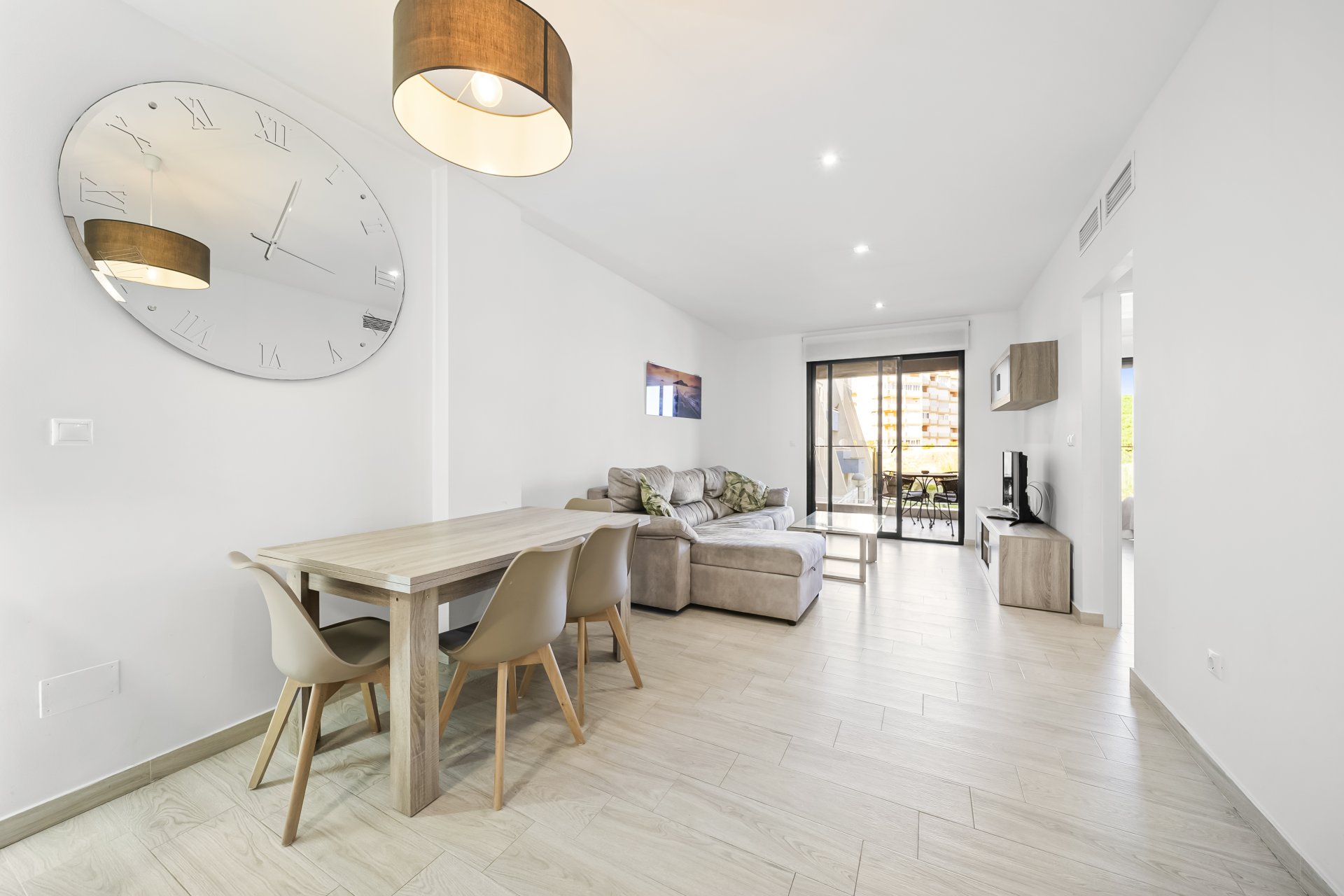 Resale - Apartment / Flat * - Torrevieja - La Mata *