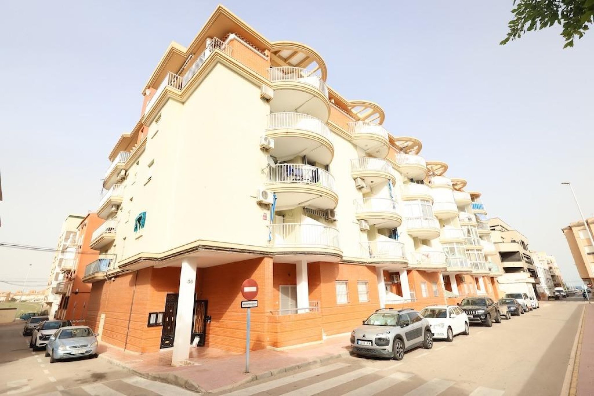 Resale - Apartment / Flat * - Torrevieja * - La Mata *