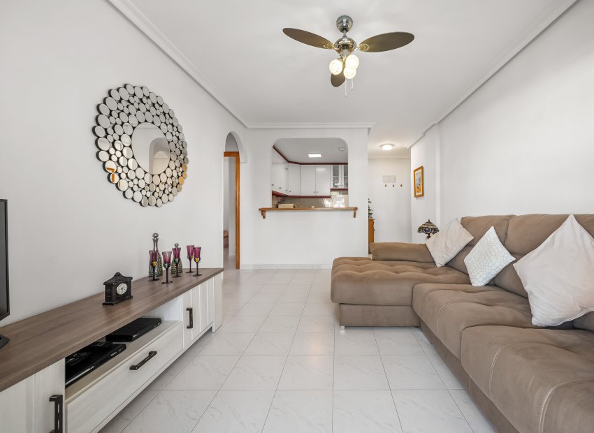 Resale - Apartment / Flat * - Torrevieja * - La Mata *