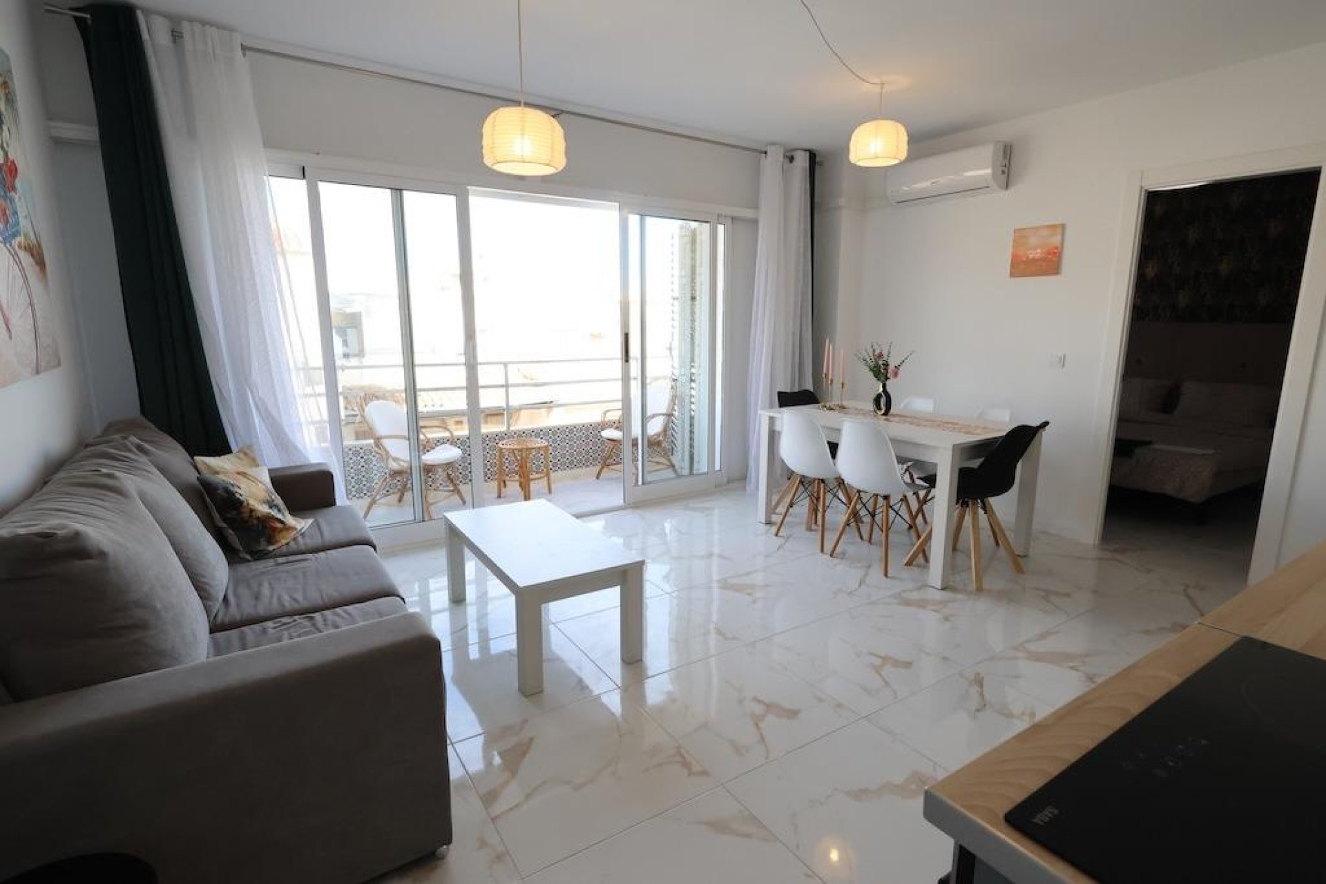 Resale - Apartment / Flat * - Torrevieja * - La Mata *