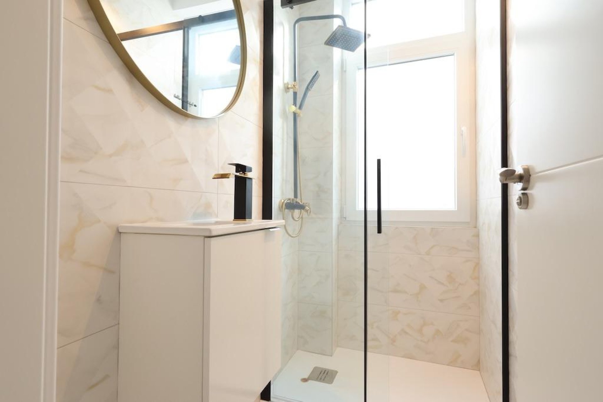 Resale - Apartment / Flat * - Torrevieja * - La Mata *