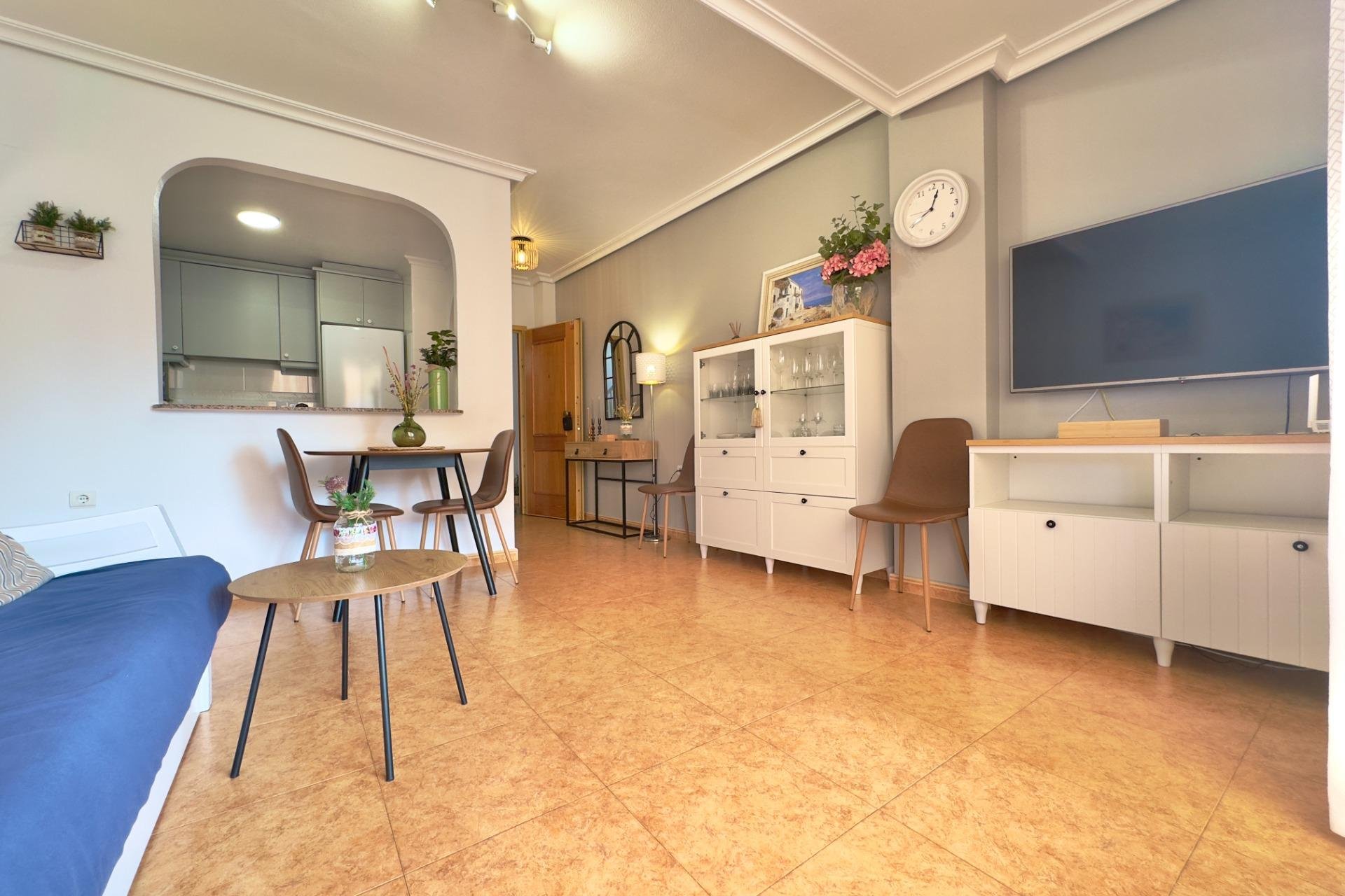 Resale - Apartment / Flat * - Torrevieja * - La Mata *