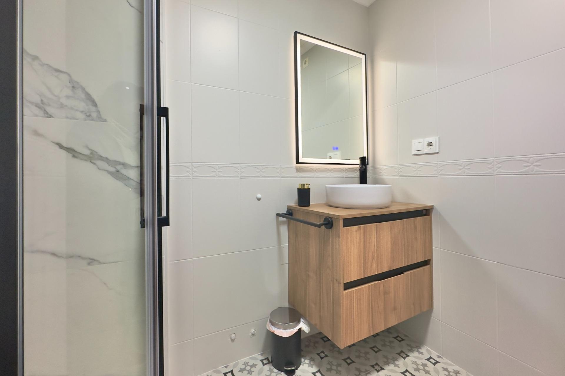 Resale - Apartment / Flat * - Torrevieja * - La Mata *