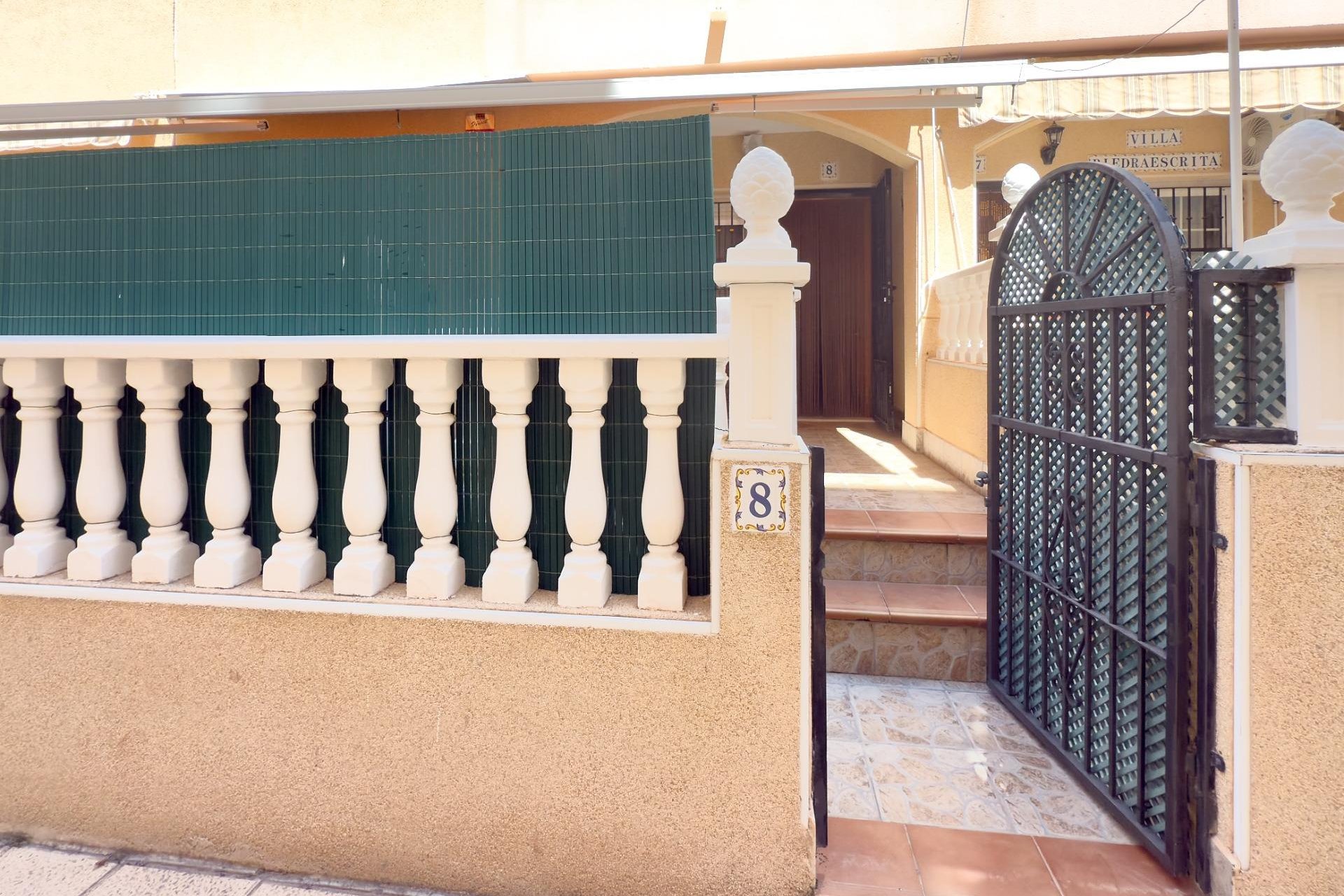 Resale - Apartment / Flat * - Torrevieja * - La Mata *